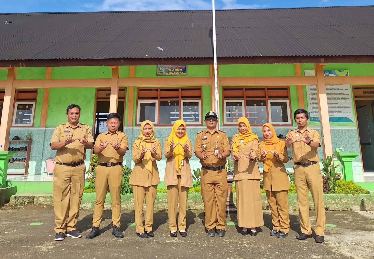 wujudkan-lingkungan-aman-pejabat-pemda-dan-forkopimcam-serentak-laksanakan-safari-sekolah-ramah-anak-di-watumalang